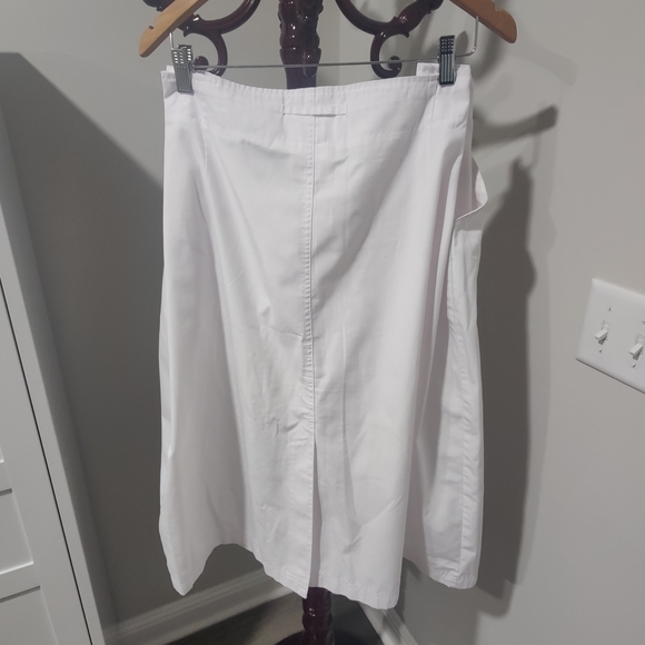 Plus Sized Chic White Midi Skirt - Picture 3 of 8